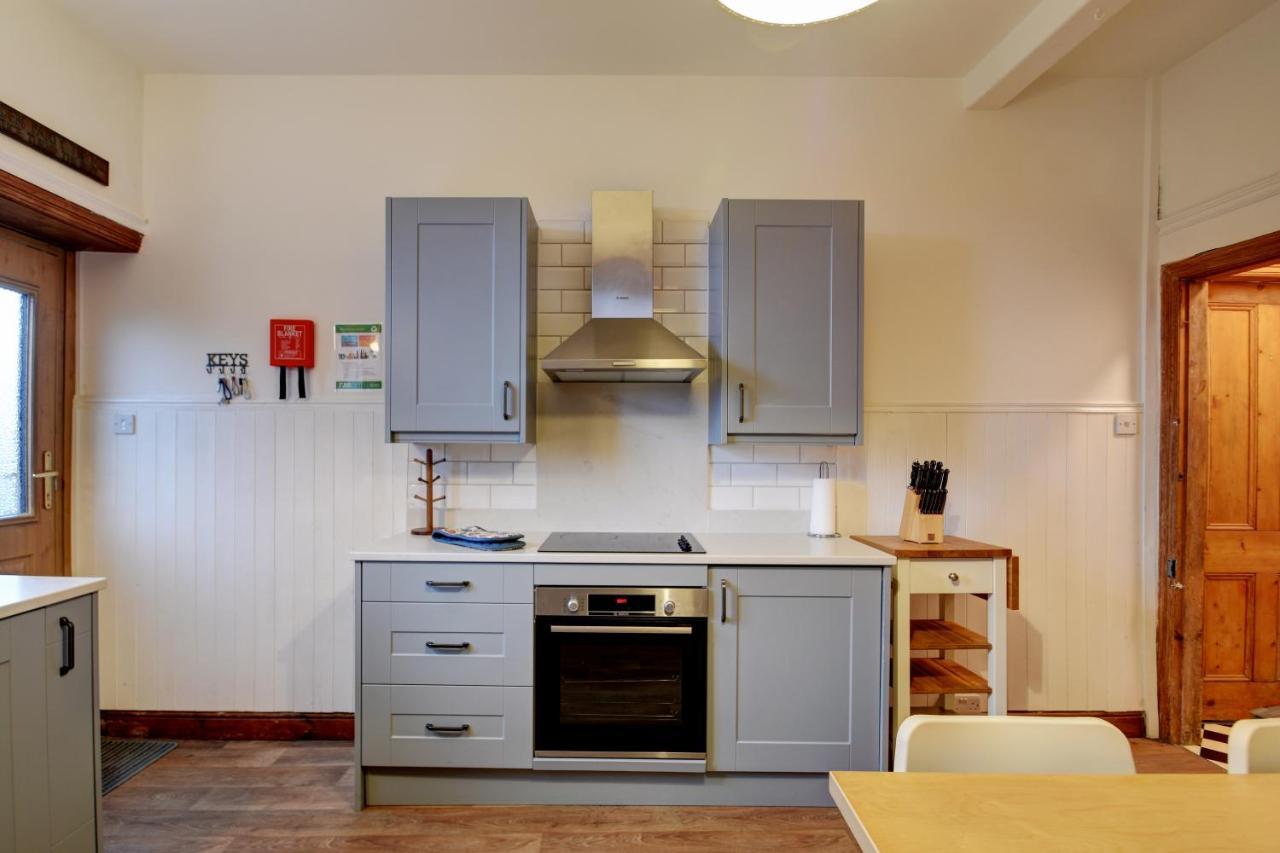 Spacious Victorian Townhouse Near Hcc With Off Street Parking Harrogate Esterno foto