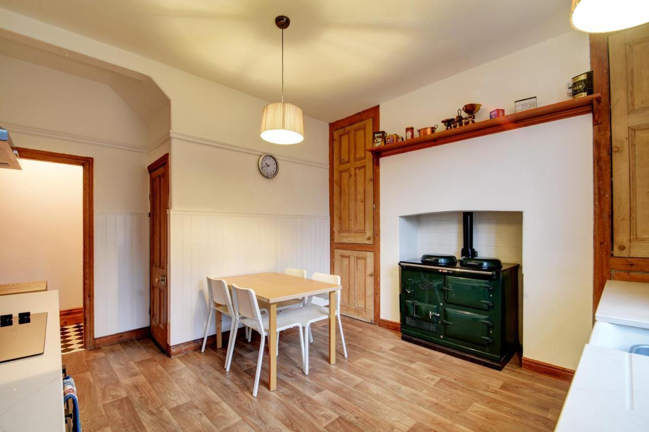 Spacious Victorian Townhouse Near Hcc With Off Street Parking Harrogate Esterno foto