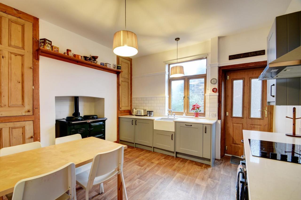 Spacious Victorian Townhouse Near Hcc With Off Street Parking Harrogate Esterno foto
