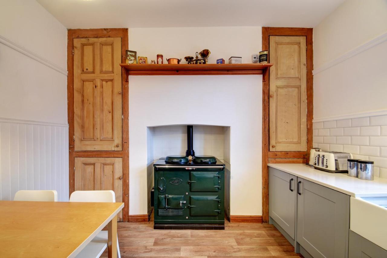 Spacious Victorian Townhouse Near Hcc With Off Street Parking Harrogate Esterno foto