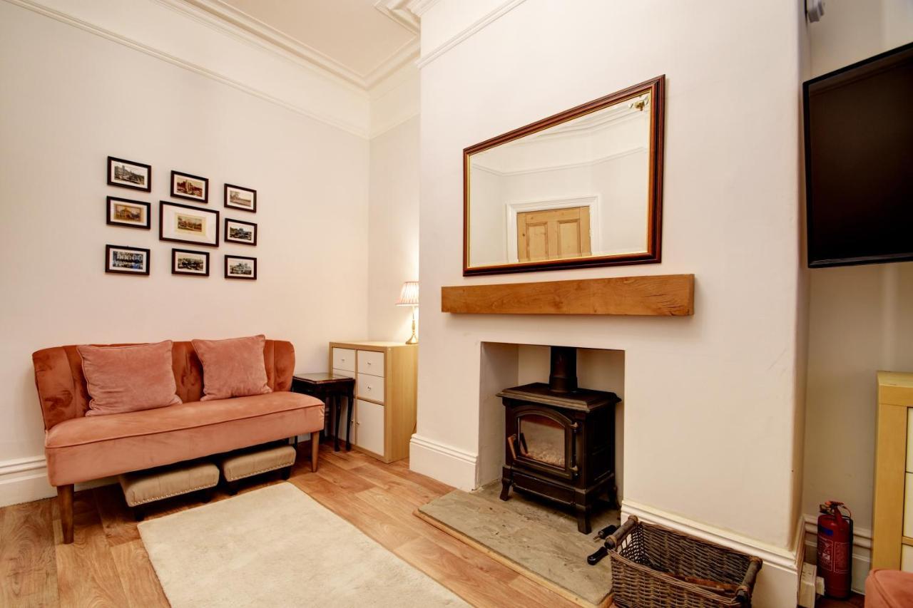 Spacious Victorian Townhouse Near Hcc With Off Street Parking Harrogate Esterno foto