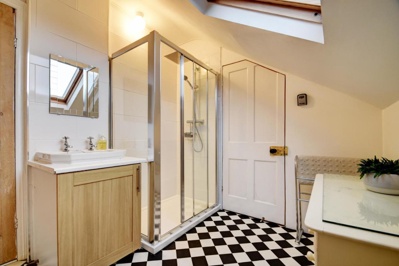 Spacious Victorian Townhouse Near Hcc With Off Street Parking Harrogate Esterno foto